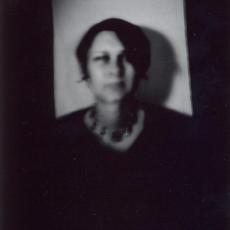 Karine, face, tirage, sténopé, 2001.